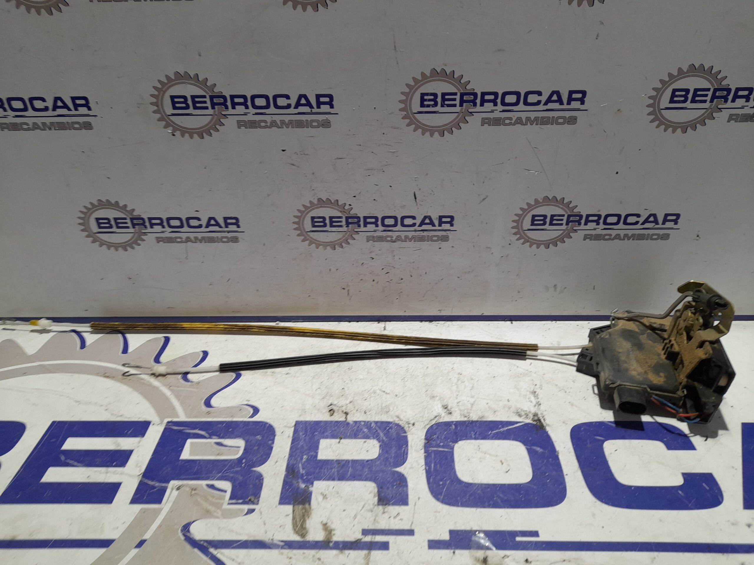 cerradura_puerta_trasera_izquierda_4b0839015g_audi_a6_berlina_4b2_2_5_v6_24v_tdi