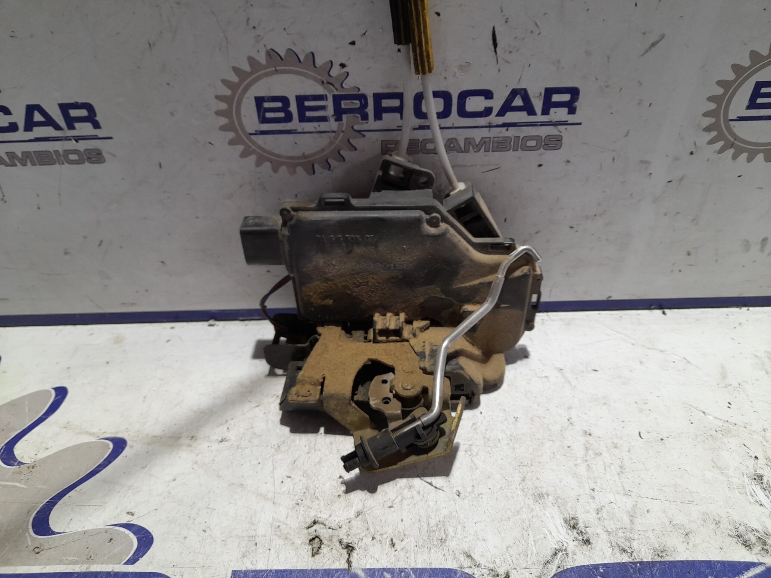 cerradura_puerta_trasera_izquierda_4b0839015g_audi_a6_berlina_4b2_2_5_v6_24v_tdi