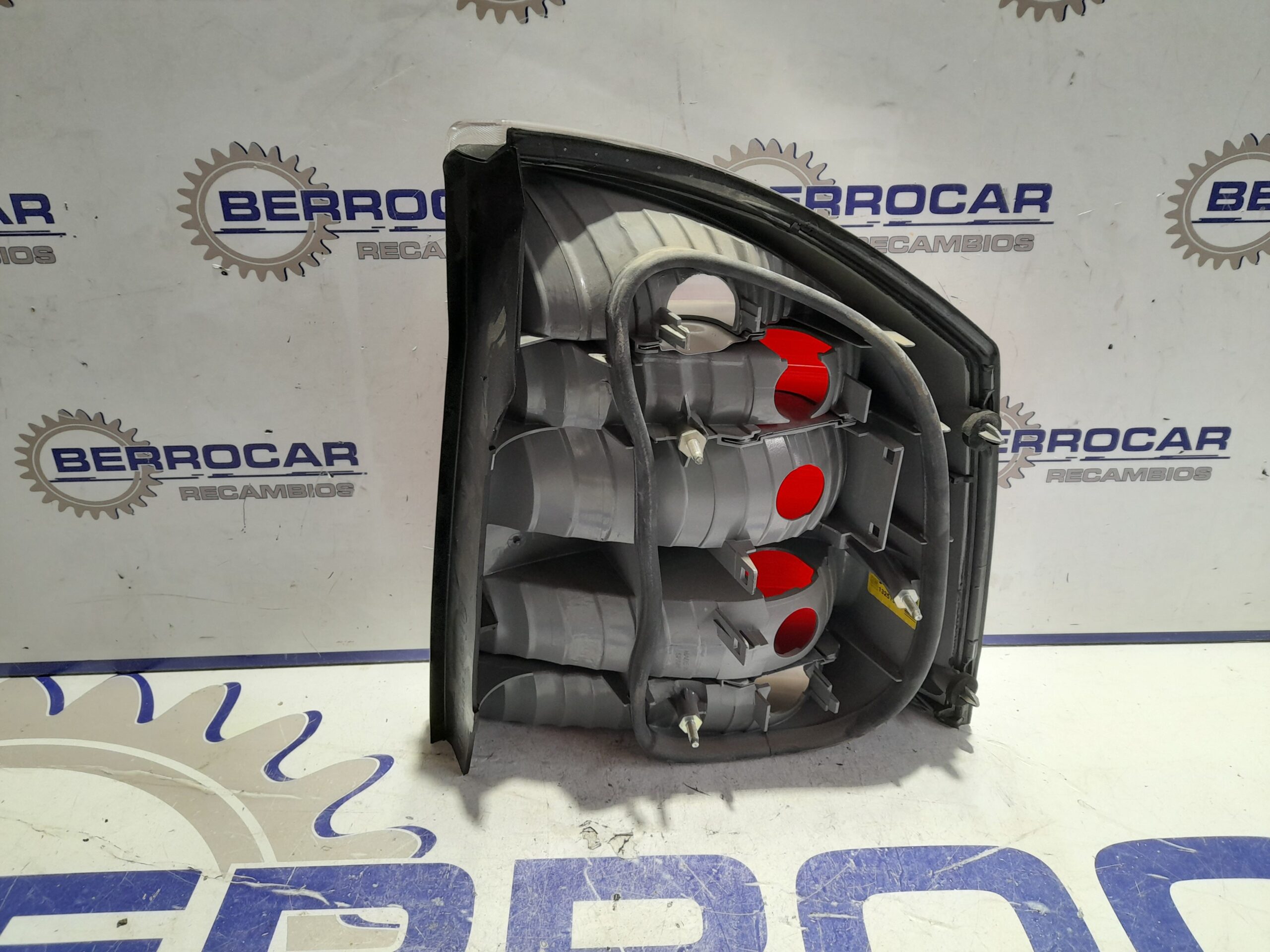 piloto_trasero_izquierdo_13251937_opel_vectra_c_berlina