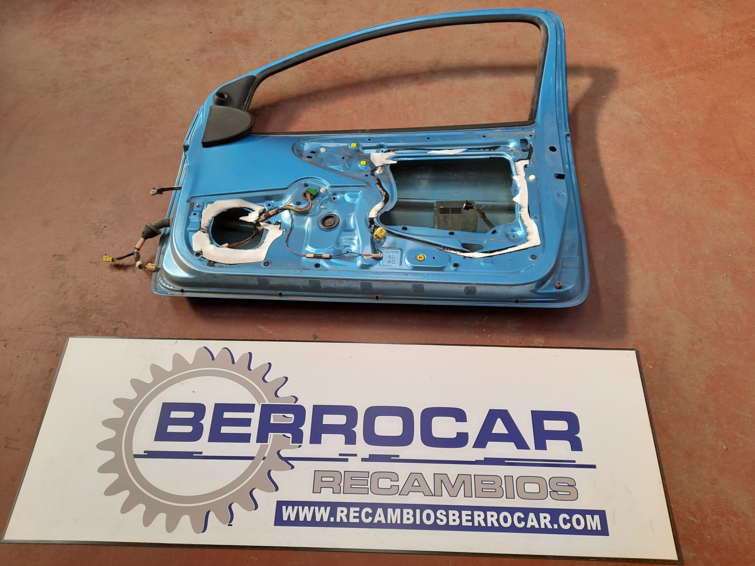 puerta_delantera_derecha_9004x1_peugeot_107_1_0_cat_384f