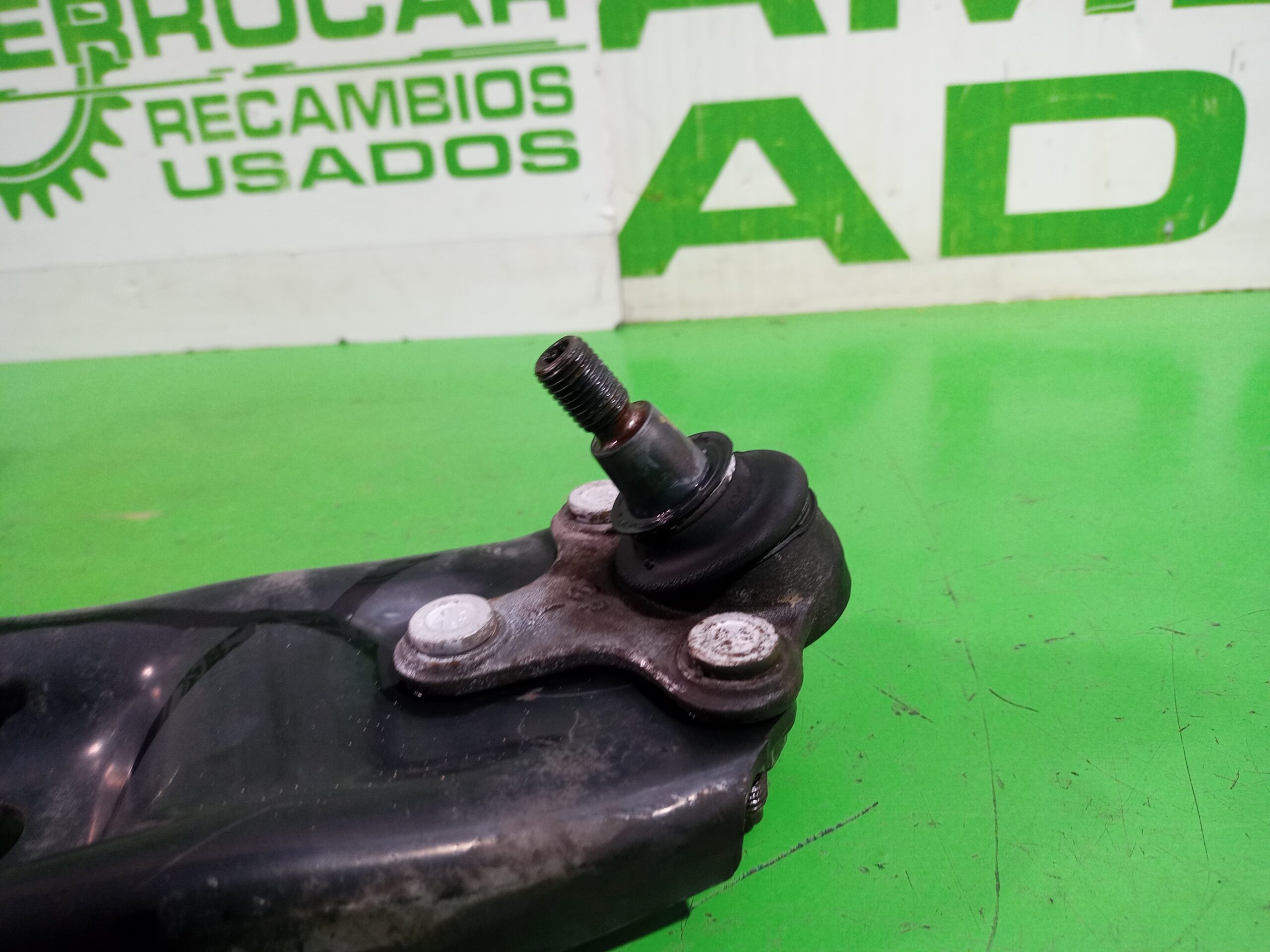 brazo_suspension_inferior_delantero_izquierdo_1k0407151bc_volkswagen_golf_vi_5k1_advance