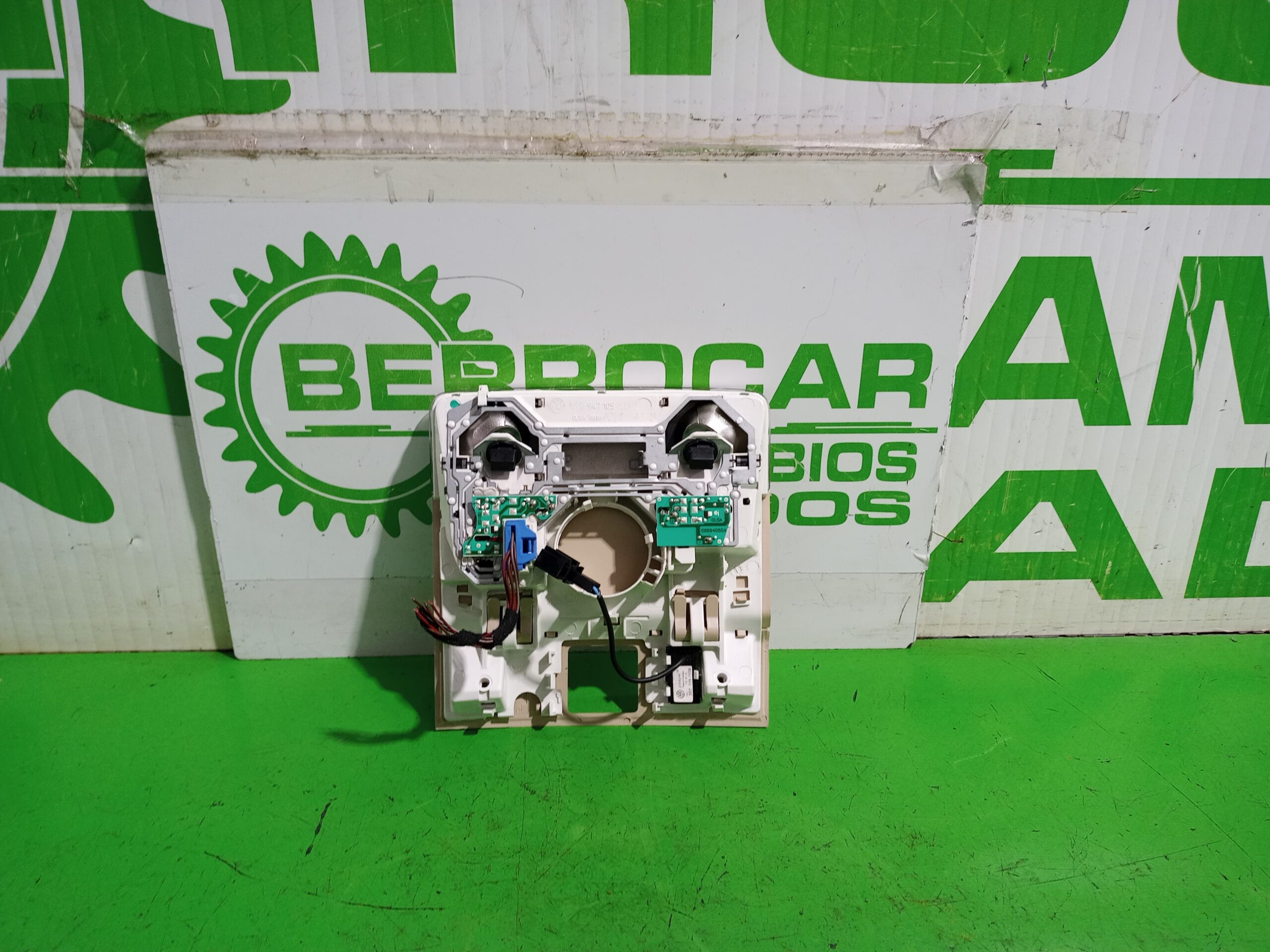 luz_interior_1k0947105_volkswagen_golf_vi_5k1_advance