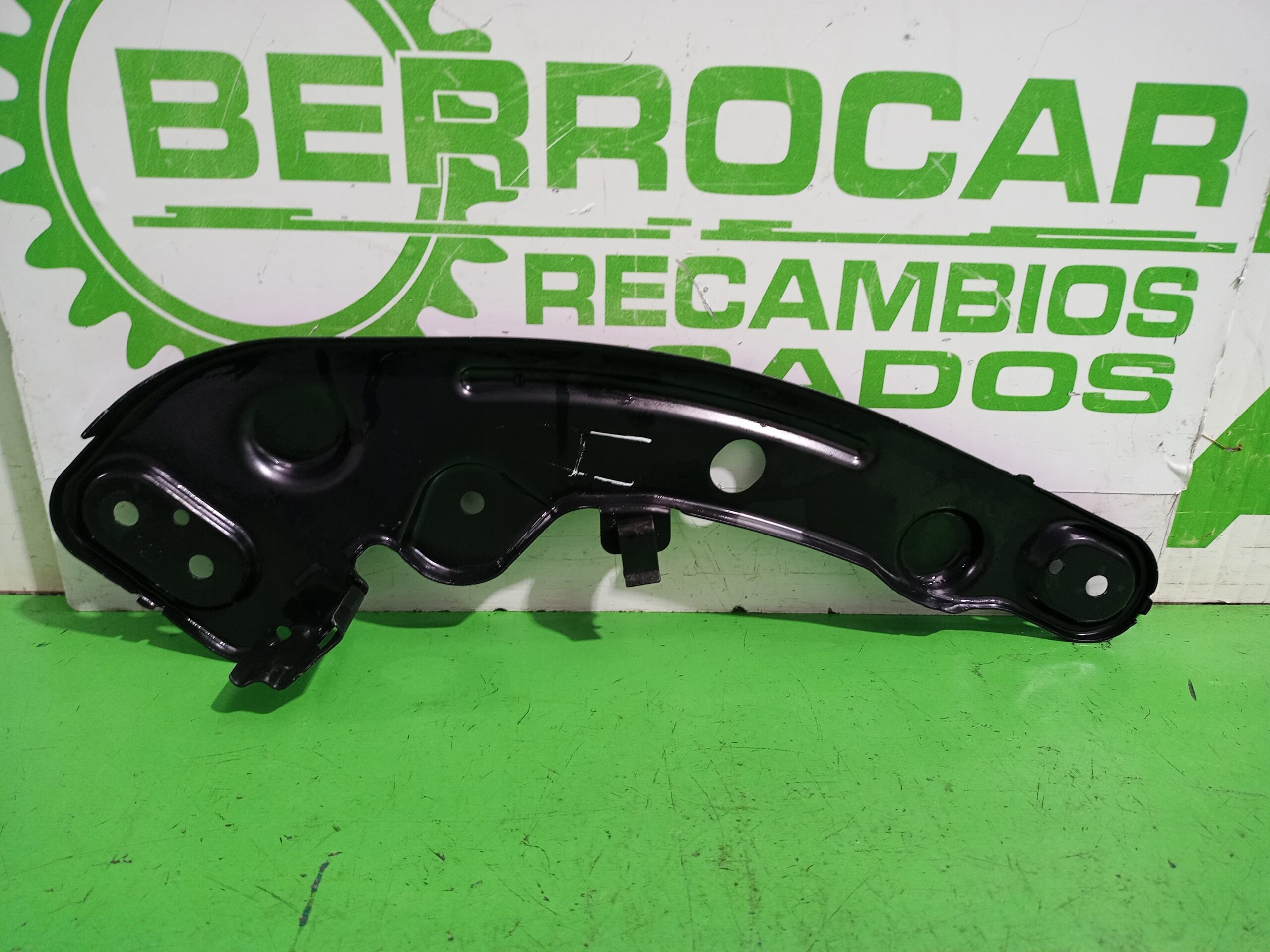 soporte_faro_izquierdo_2ga805931_volkswagen_t_roc_d11_basis