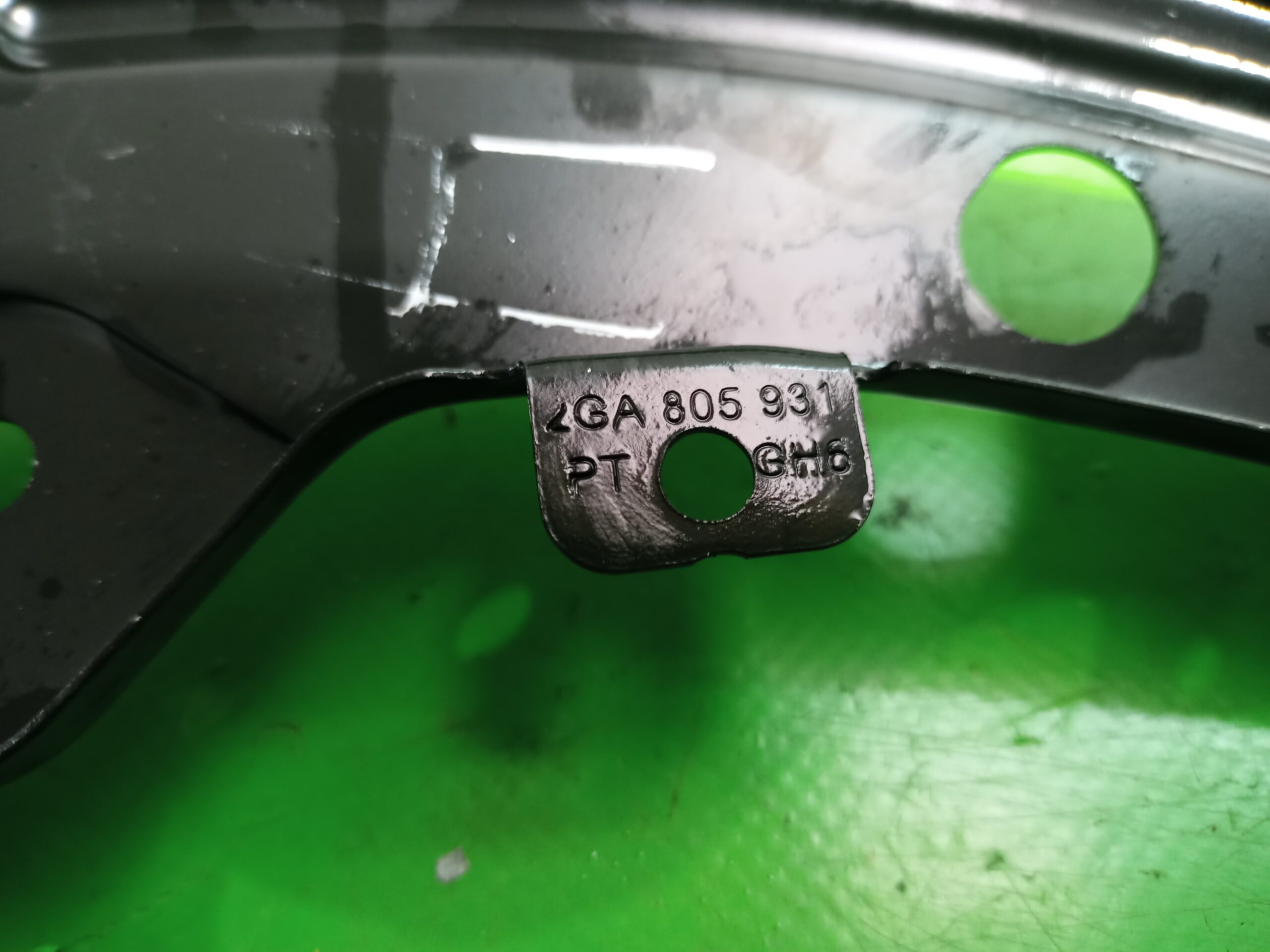 soporte_faro_izquierdo_2ga805931_volkswagen_t_roc_d11_basis