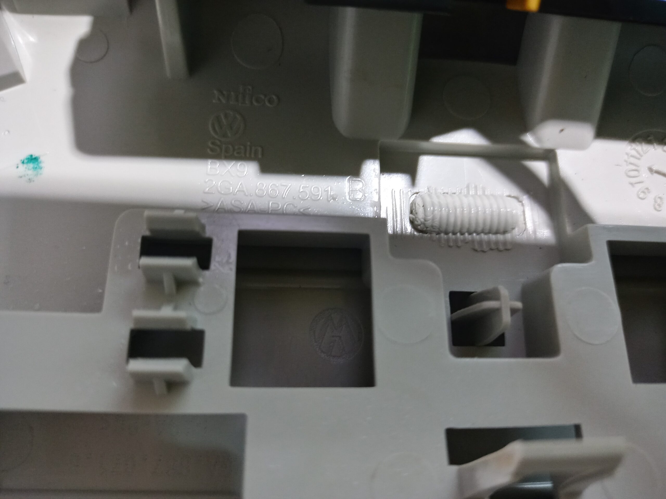 luz_interior_2ga867591_volkswagen_t_roc_d11_basis