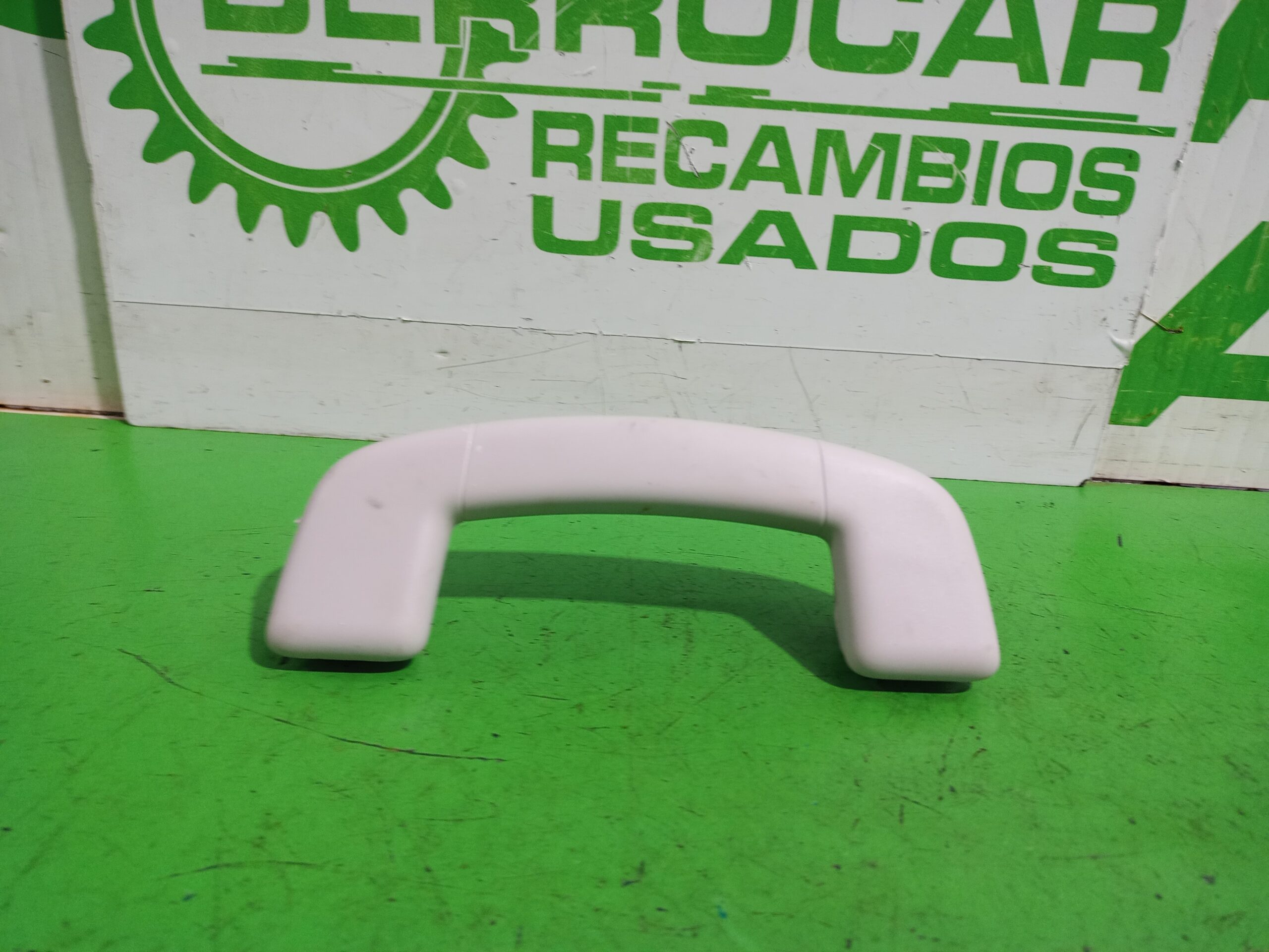 asidero_techo_delantero_derecho_2g0857607_volkswagen_t_roc_d11_basis