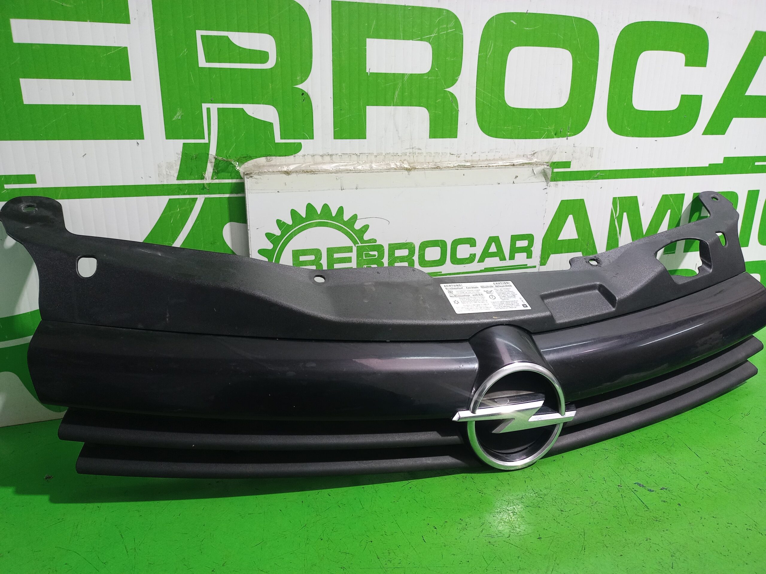 rejilla_delantera_13149466_13108463_opel_astra_h_berlina_elegance