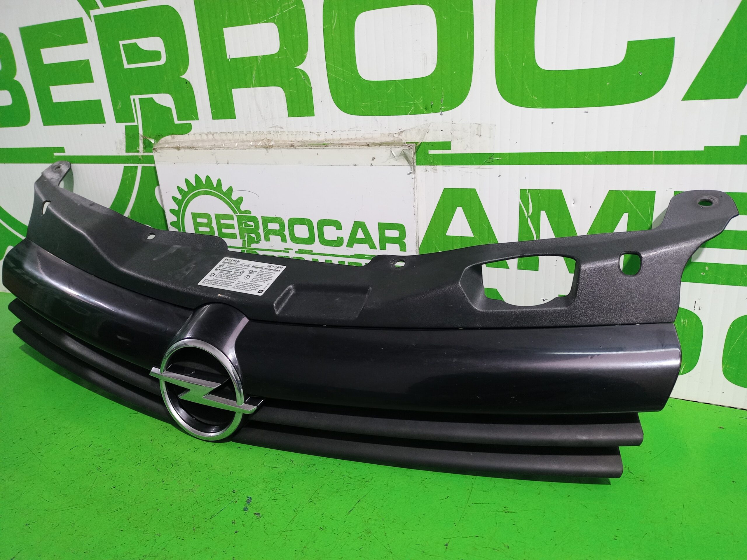 rejilla_delantera_13149466_13108463_opel_astra_h_berlina_elegance