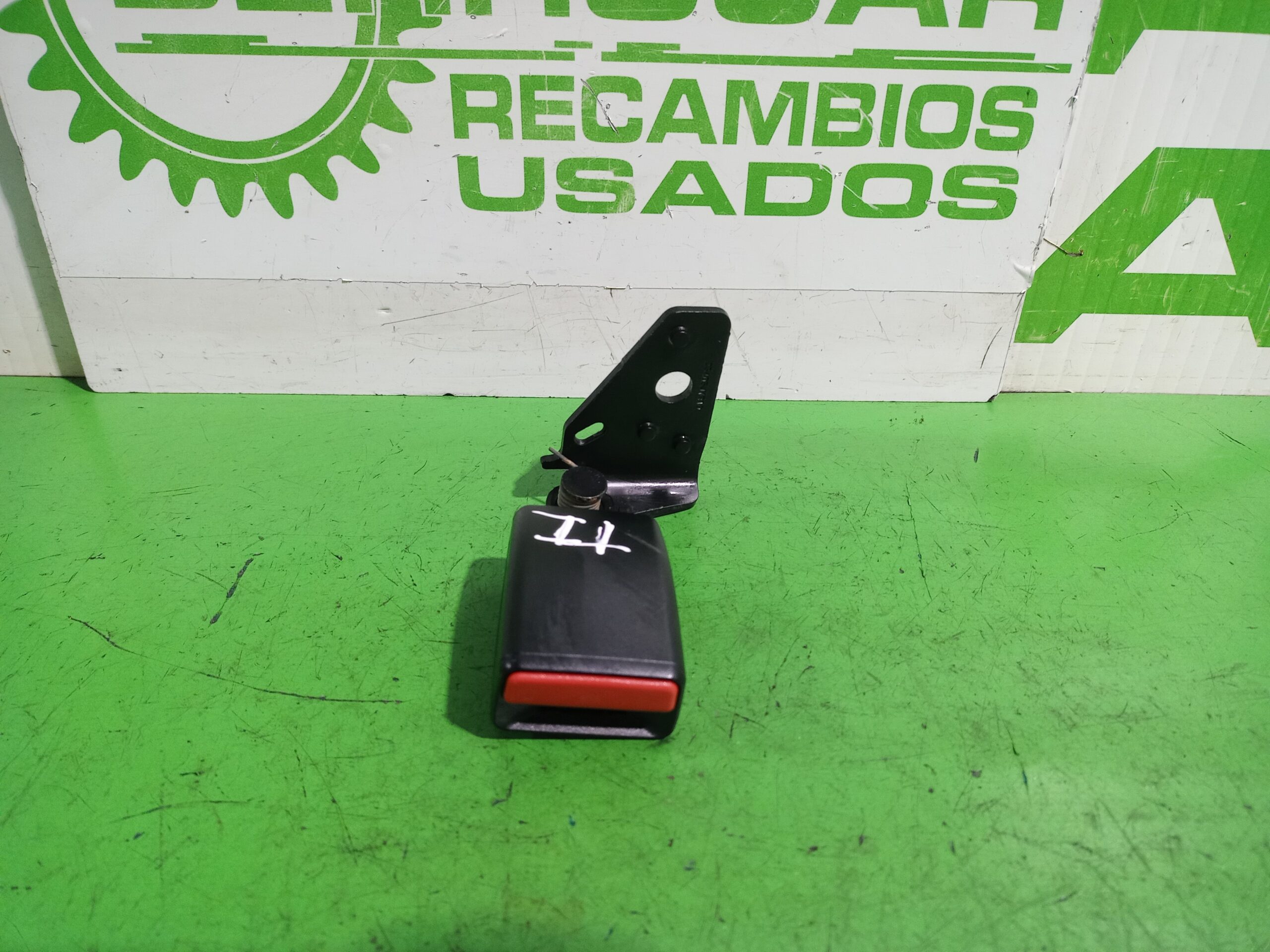 enganche_cinturon_trasero_izquierdo_96781664xt_peugeot_2008_2013_allure