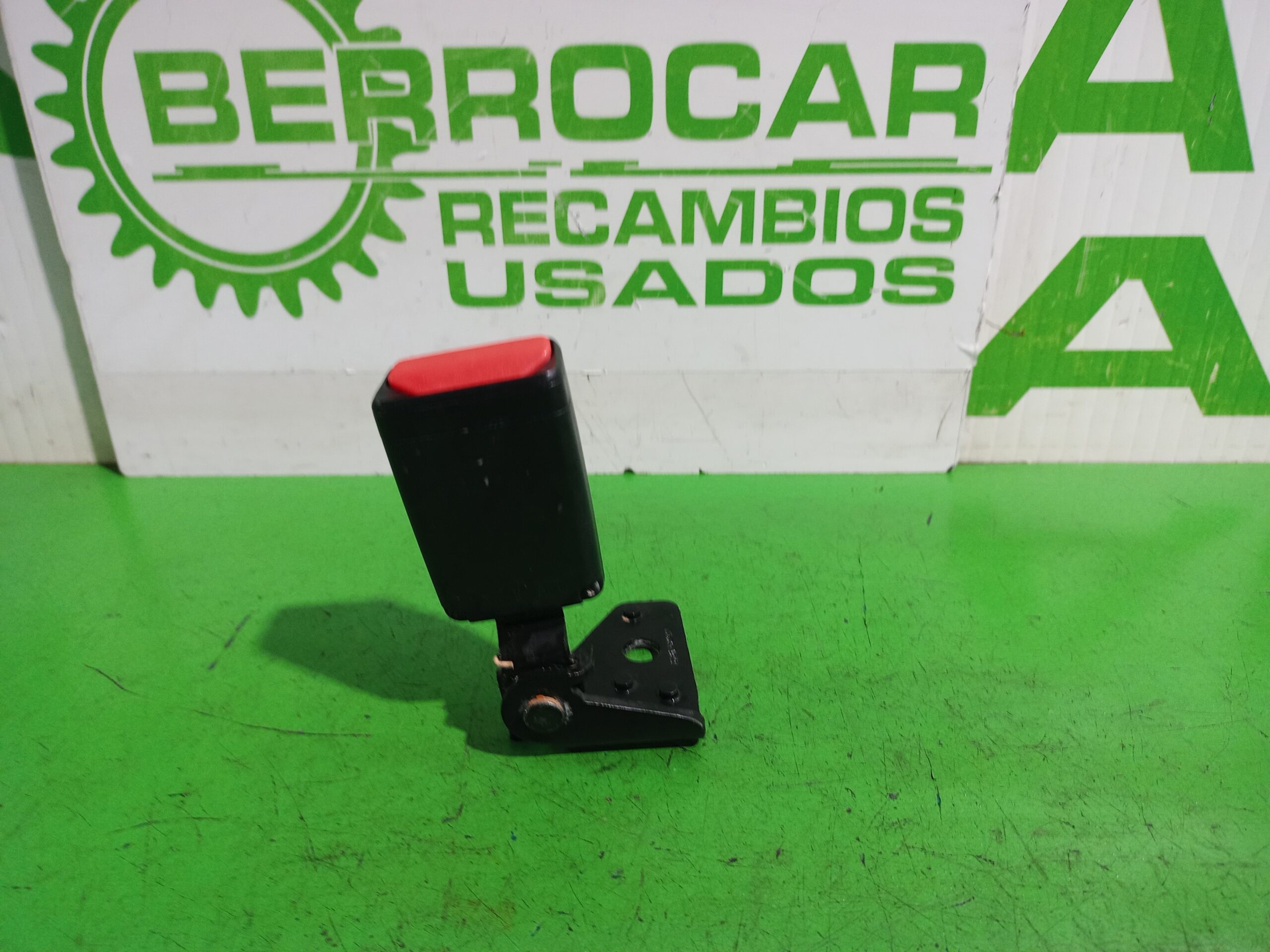 enganche_cinturon_trasero_izquierdo_96781664xt_peugeot_2008_2013_allure