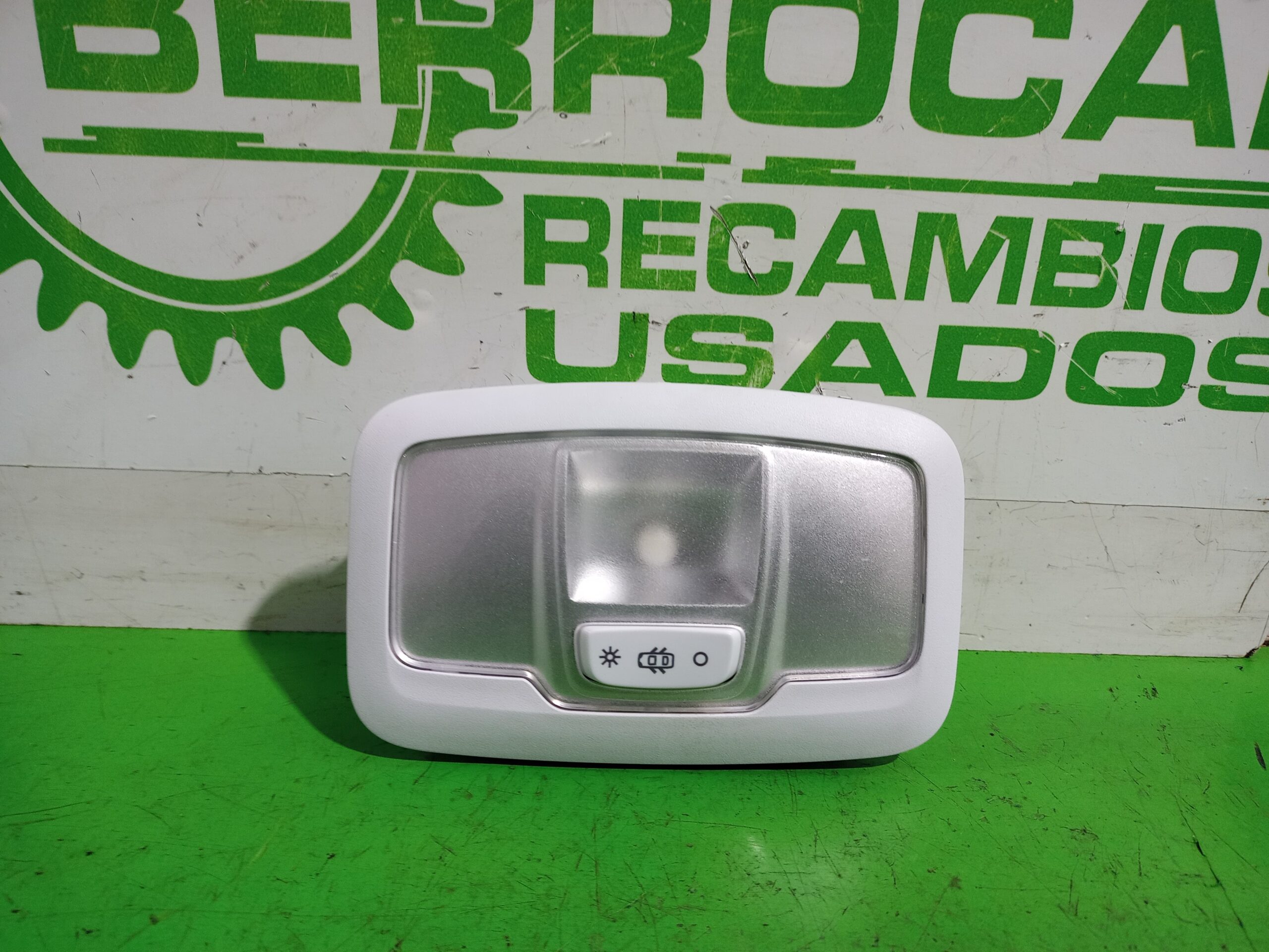 luz_interior_96781443pr_peugeot_2008_2013_allure