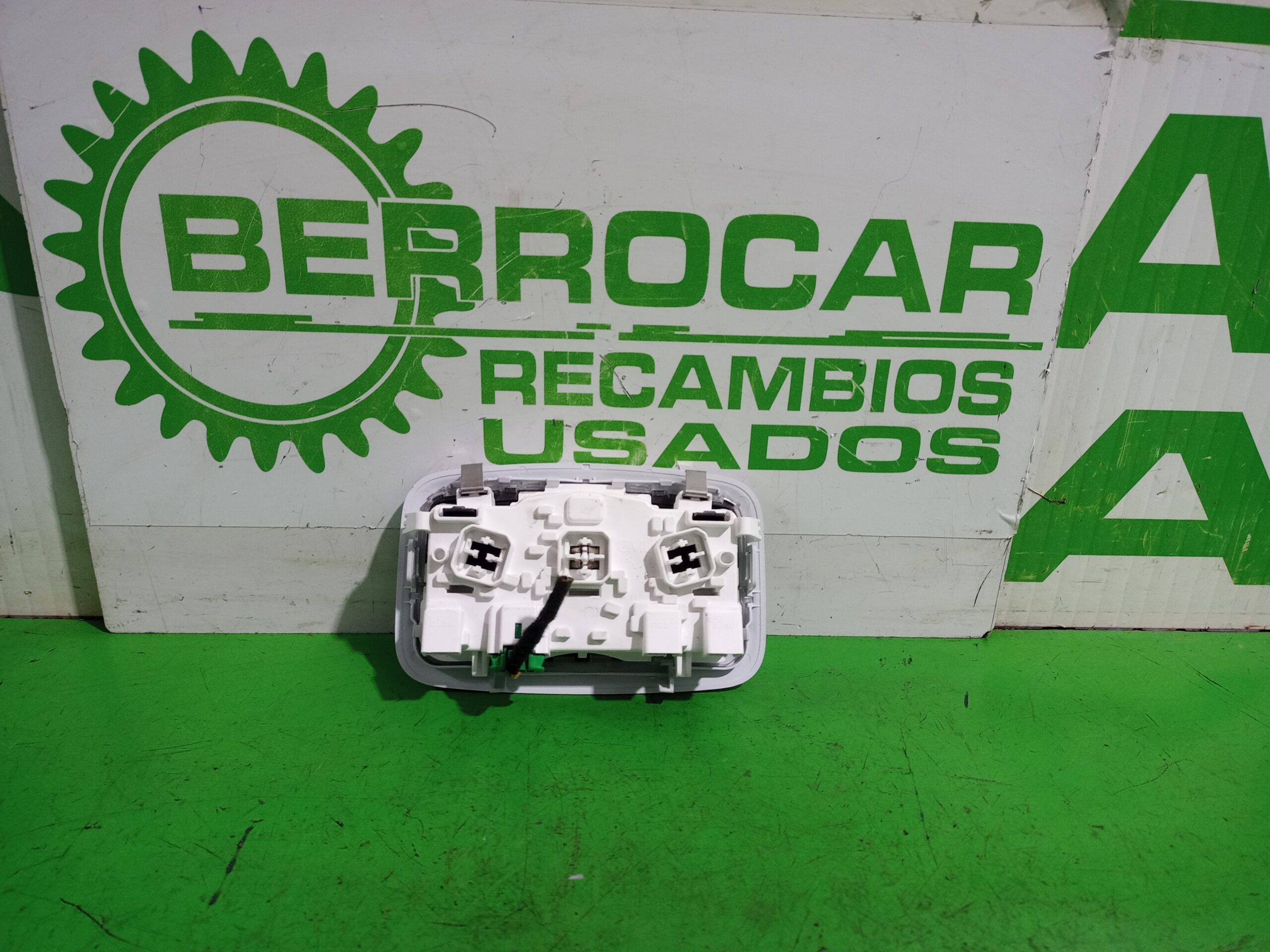 luz_interior_96781443pr_peugeot_2008_2013_allure