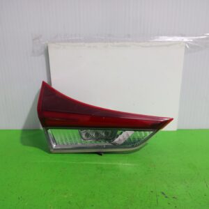 piloto_trasero_izquierdo_interior_8159102850_toyota_auris_touring_sports_e18_hybrid_feel_edition