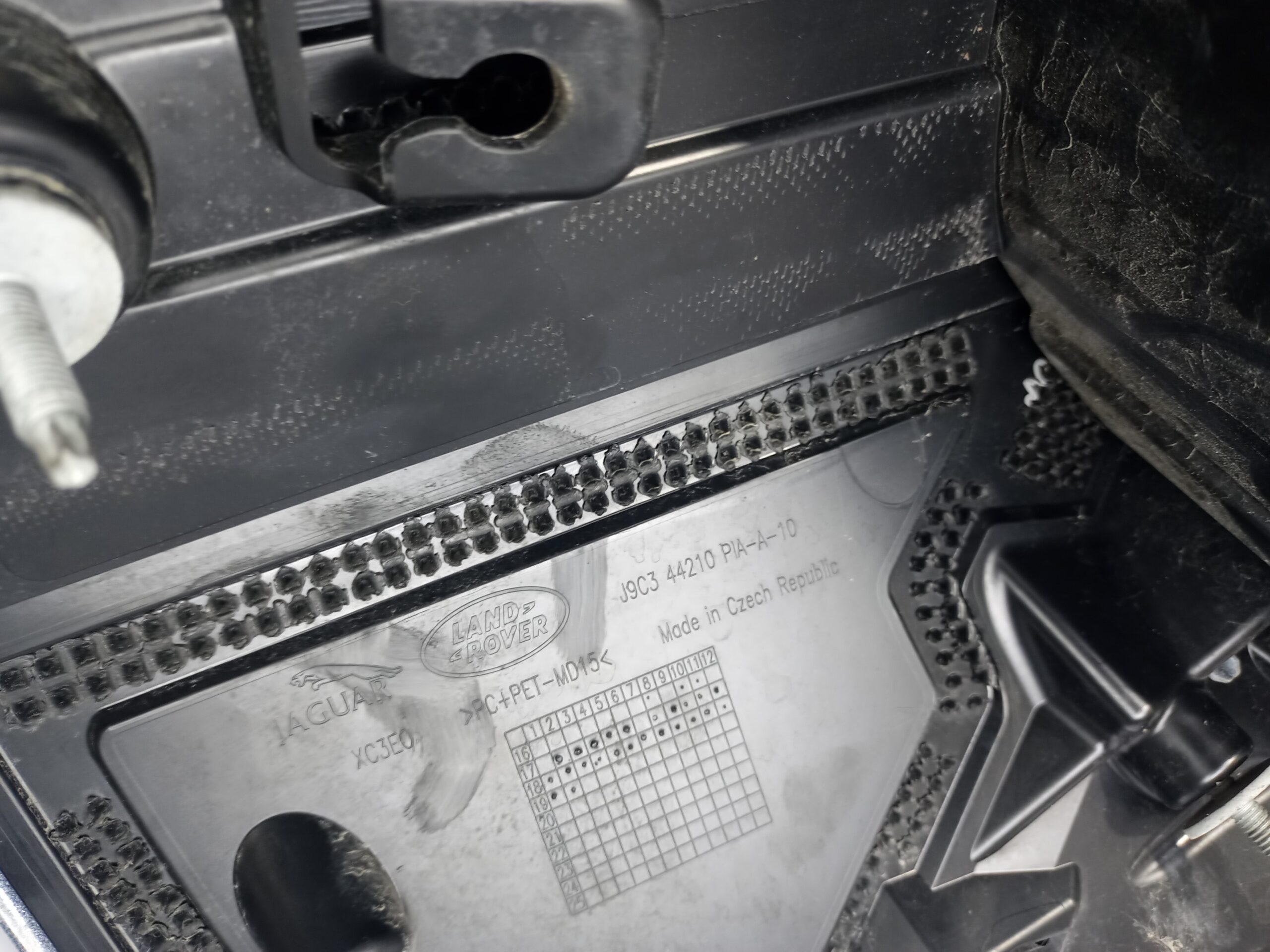 aleron_trasero_j9c3_44210_jaguar_e_pace_x540_2_0_d150_awd