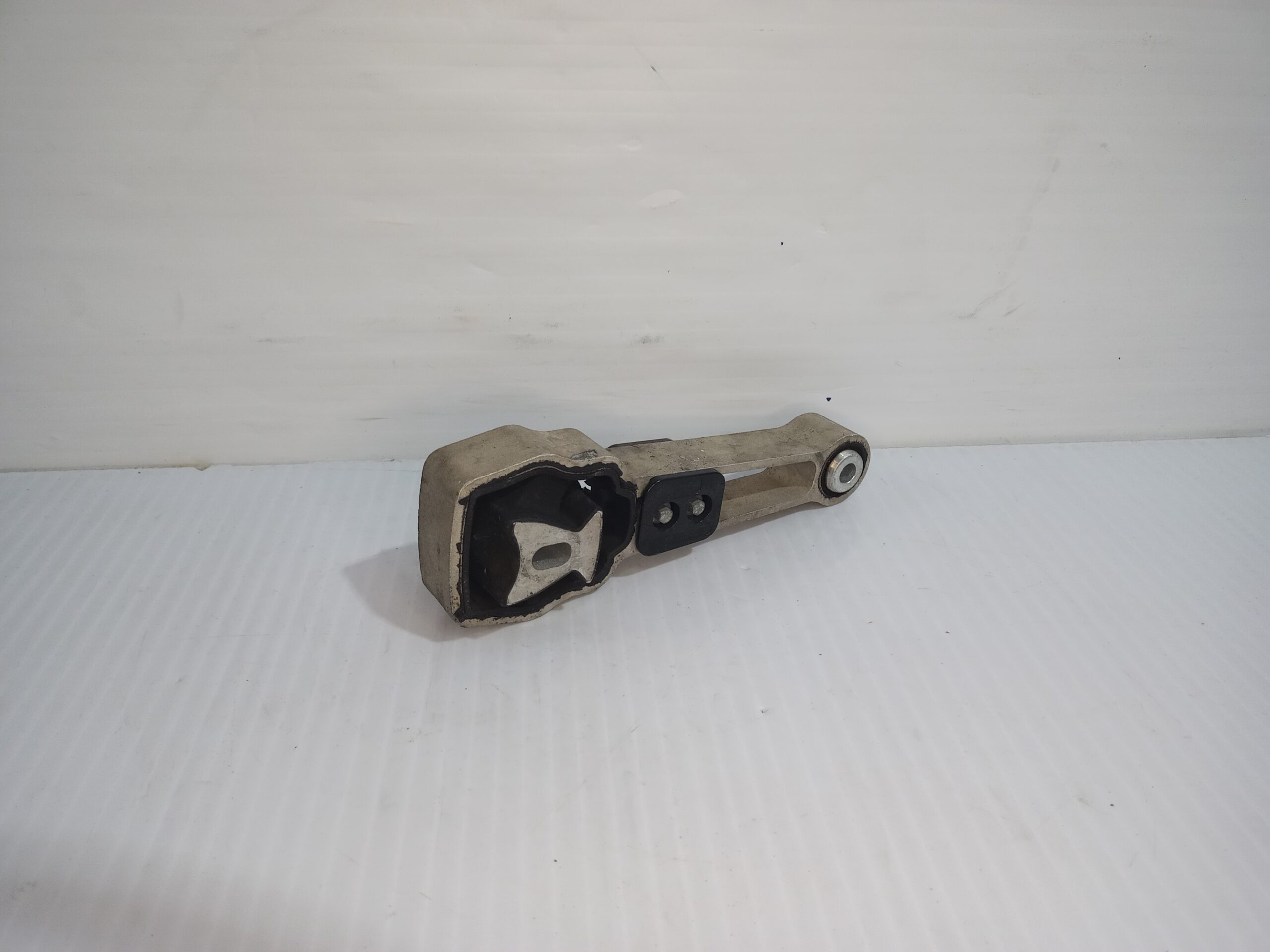 soporte_motor_trasero_j9c36p082aa_jaguar_e_pace_x540_2_0_d150_awd