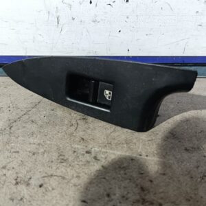 mando_elevalunas_trasero_izquierdo_156094791_alfa_romeo_giulietta_191_1_6_jtdm_cat